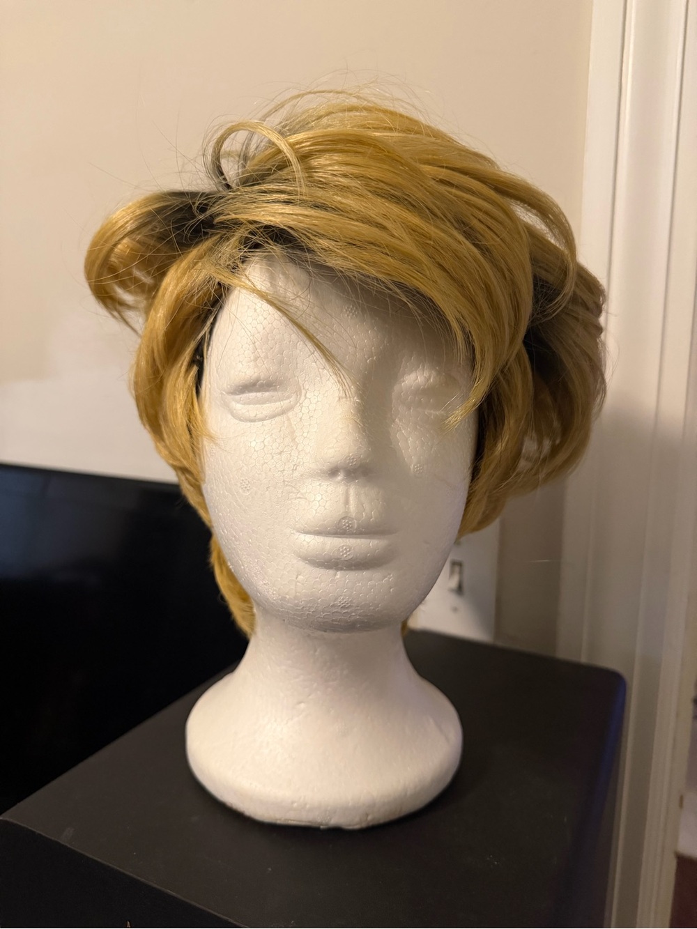 Short Layered Honey Blonde Synthetic Wig with Side-Swept Fringe